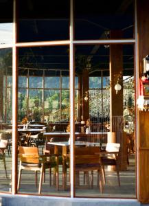 Restaurace v ubytování Svargan Lakeside Glamping