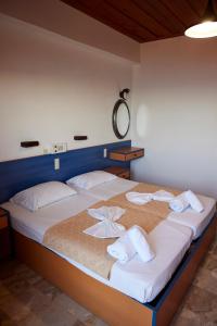 Postel nebo postele na pokoji v ubytování Vlachakis Hotel