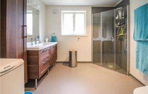 Koupelna v ubytování Pet Friendly Home In Hästveda With Wifi