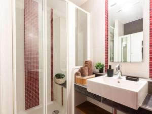 a bathroom with a white sink and a shower at Charmant T3 centre de Saint Lary Soulan pour 11 personnes - FR-1-296-469 in Saint-Lary-Soulan