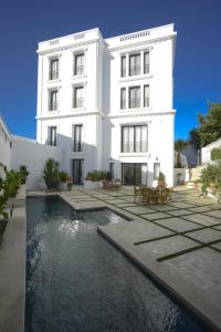 Bazén v ubytování L'Hôtel Particulier La Marsa nebo v jeho okolí