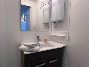 Bilik mandi di Les Lofts vue Port Guillaume +19 gambar