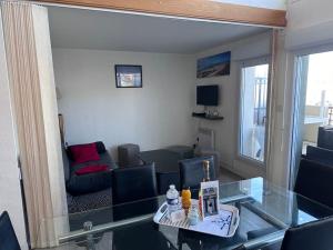 Televisyen dan/atau pusat hiburan di Les Lofts vue Port Guillaume