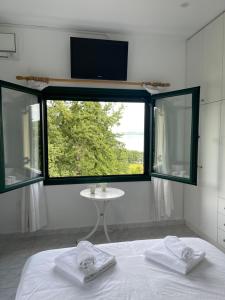 Ένα ή περισσότερα κρεβάτια σε δωμάτιο στο Vaios Villa LakeView 2