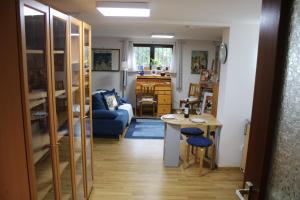 Posezení v ubytování Souterain Appartement 19 min zu Fuß Downtown