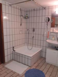 Koupelna v ubytování Souterain Appartement 19 min zu Fuß Downtown