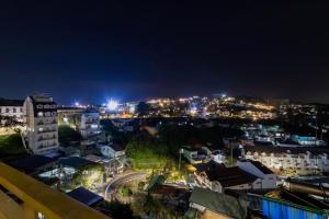Vista generica su Da Lat o vista sulla città dall'interno dell'hotel