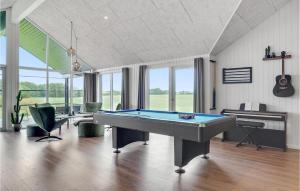 a living room with a pool table in it at Cozy Home In Spøttrup With Wifi in Spottrup