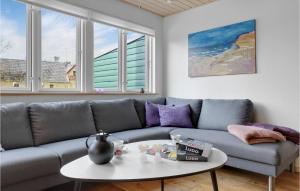 Ruang duduk di 3 Bedroom Beautiful Home In Nexø