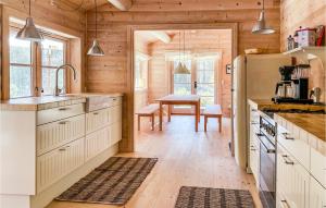 Kuchyň nebo kuchyňský kout v ubytování Lovely Home In Nexø With Kitchen