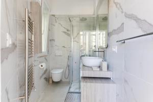a bathroom with a glass shower and a sink at Casariosa, centro Rimini in Rimini