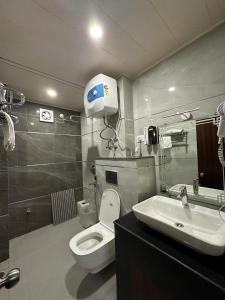 Ένα μπάνιο στο Hotel Lha-yul nearby MG Road Gangtok