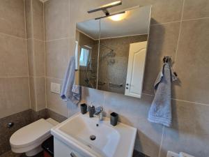 Koupelna v ubytování Modern Apartment Kompas + 22 fotografií