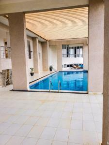 a large swimming pool in a building with a largeermottermottermott at Imagine Luxury Apartments in Nairobi