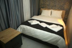 Postel nebo postele na pokoji v ubytování Minimalist Suit Otel