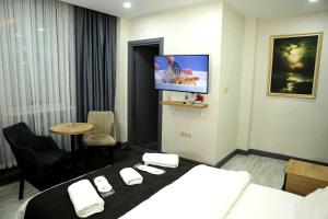 Postel nebo postele na pokoji v ubytování Minimalist Suit Otel
