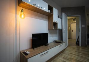 a living room with a flat screen tv on a counter at TOP Apartman in Šabac