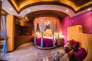 Gucheng Lanshe Designer Garden B&B客房内的一张或多张床位