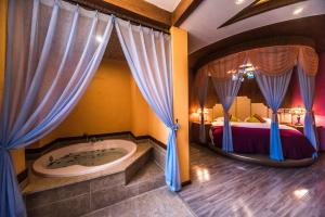 Gucheng Lanshe Designer Garden B&B客房内的一张或多张床位