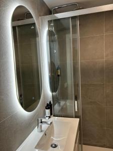 A bathroom at Lorentz Holiday Home