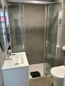 A bathroom at Lorentz Holiday Home