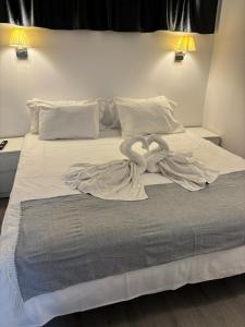 A bed or beds in a room at Lorentz Holiday Home Még 24 kép