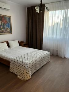 Postel nebo postele na pokoji v ubytování Adonis
