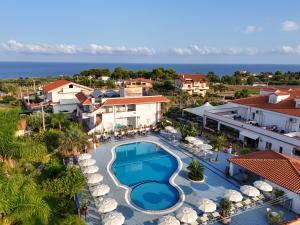 Πισίνα στο ή κοντά στο Hotel Damanse