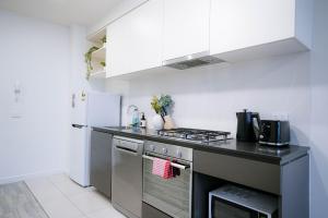 Kuchyň nebo kuchyňský kout v ubytování Lv61 SkyHigh CityView Comfort Cozy 1BR Retreat