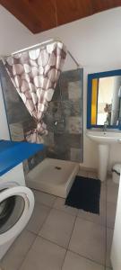 Chambre d'hôte la Calebasse的一间浴室