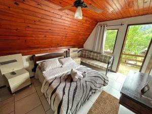 Cama ou camas em um quarto em Pousada Colibri Serrano
