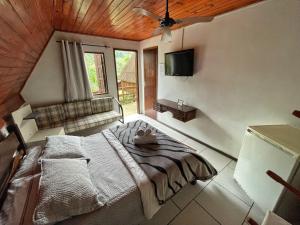 Cama ou camas em um quarto em Pousada Colibri Serrano