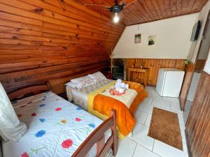 Cama ou camas em um quarto em Pousada Colibri Serrano