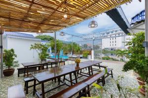 Εστιατόριο ή άλλο μέρος για φαγητό στο Lake Como Villa - View Bờ Hồ - Gần Cột Cờ Bãi Sau Thùy Vân