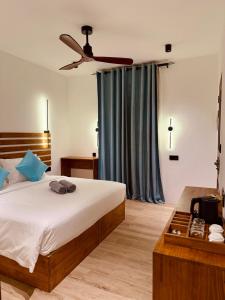 Postel nebo postele na pokoji v ubytování Oasis Dhigurah