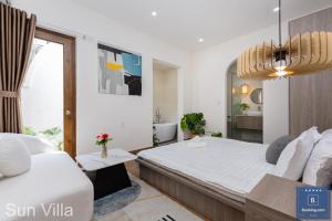 Postel nebo postele na pokoji v ubytování Sun Villa Resort Mini - Trệt Không Lầu - Full Giải Trí