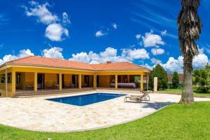 a house with a swimming pool in front of it at Grandhouse Salto Donner in Rio Forcação +6 photos