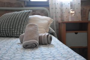 a stuffed animal with a towel on a bed at La Casa Rural de Pálmaces in Pálmaces de Jadraque +25 photos