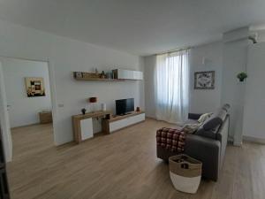 a living room with a couch and a television at La Casa di Alice in Centro in Bergamo