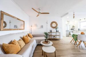 Posezení v ubytování Lux Penthouse Mediterranean views Beach front
