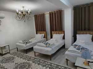 Ένα ή περισσότερα κρεβάτια σε δωμάτιο στο ZIYNAT Hotel +23 φωτογραφίες