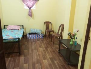 a room with two chairs and a bed and a table at The Grace 2BHK Holiday Home in Benaulim