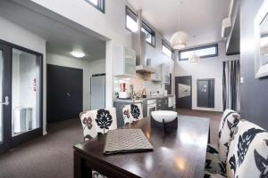 a kitchen and dining room with a table and chairs at Manorburn Apartments Luxury Studio Apartment Central Otago in Ranfurly