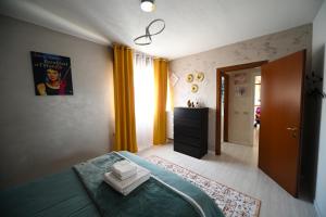 Postel nebo postele na pokoji v ubytování Angel Home