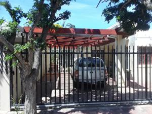 a car parked under a gate in a house at Tolbos Backpackers in Worcester
