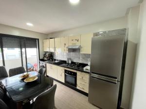 Η κουζίνα ή μικρή κουζίνα στο Appartement joyaux de Mansouria +3 φωτογραφίες