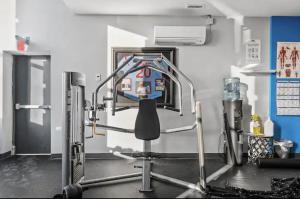 Fitness centrum a/nebo fitness zařízení v ubytování Chic 1br W Pool In Luxury Complex