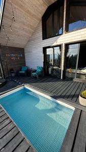 Бассейн в Карпатське Hygge котедж для двох з чаном-джакузі у горах или поблизости