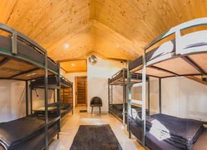 Postel nebo postele na pokoji v ubytování Odin Hostel Kasol