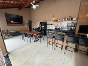 a dining room with a table and chairs at Tanuri in Itapoa